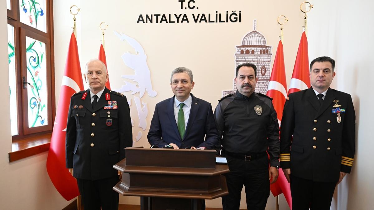 Antalya Valilii yasaklad; sokakta dn, asker uurlamas yaplamayacak