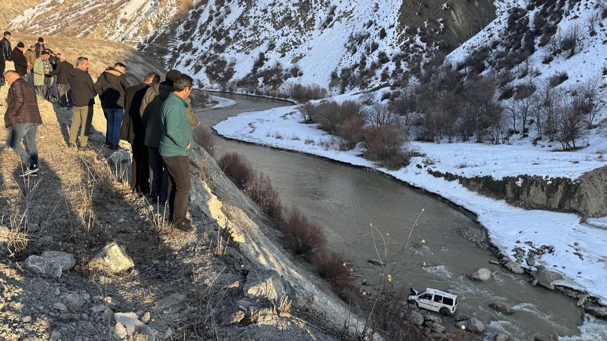 Hakkari'de hafif ticari ara Zap Suyu'na dt