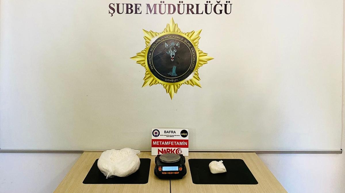 Kadnn zerinde 1 kilo 205 gram uyuturucu bulundu