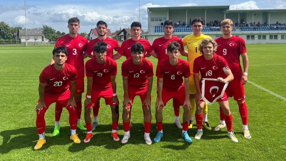 U18 Milli Tak�m� H�rvatistan turnuvas� futbol foto�raflar� resimleri