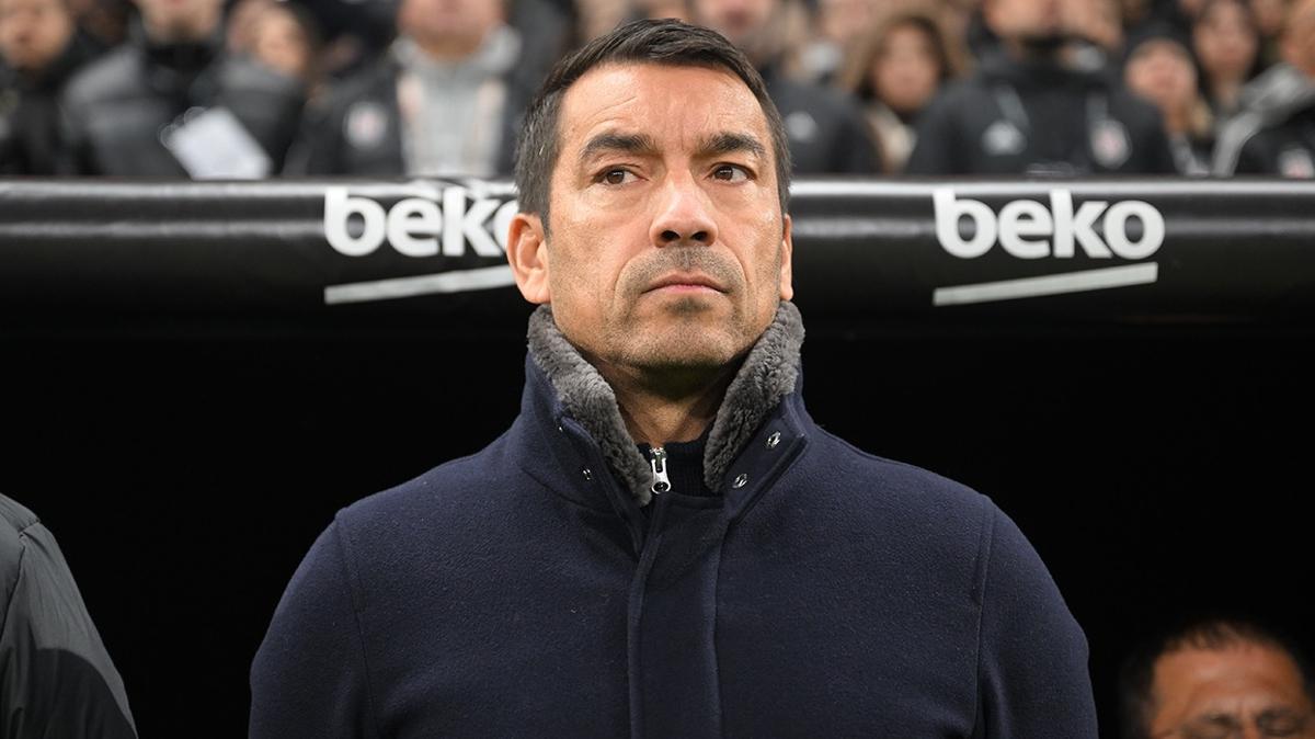 Van Bronckhorst'tan Rangers'a tebrik! "Gurur duyuyorum"