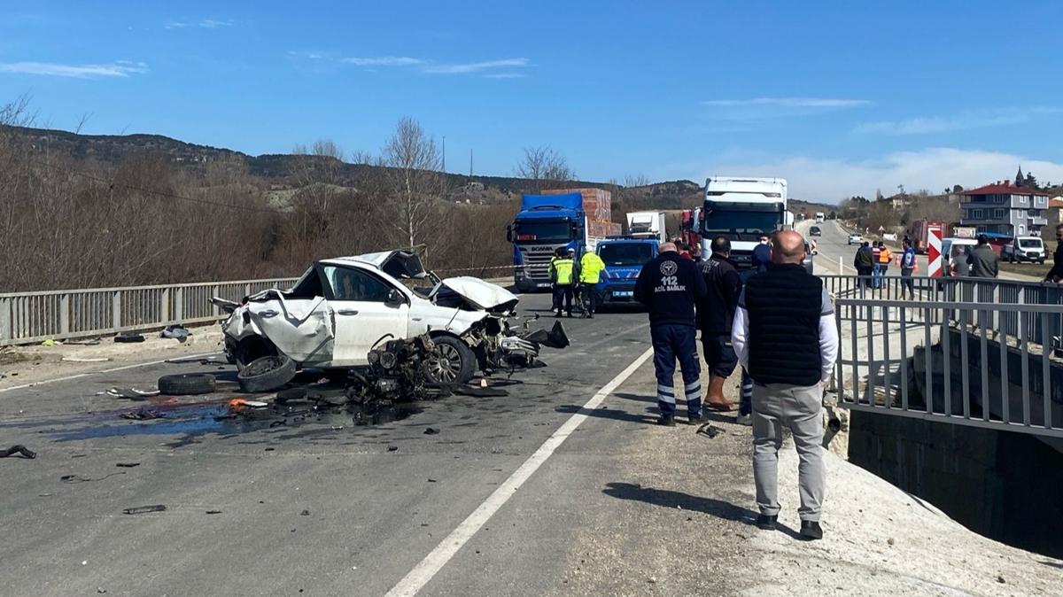 Kastamonu'da otomobil bariyerlere arpt: 1 can kayb