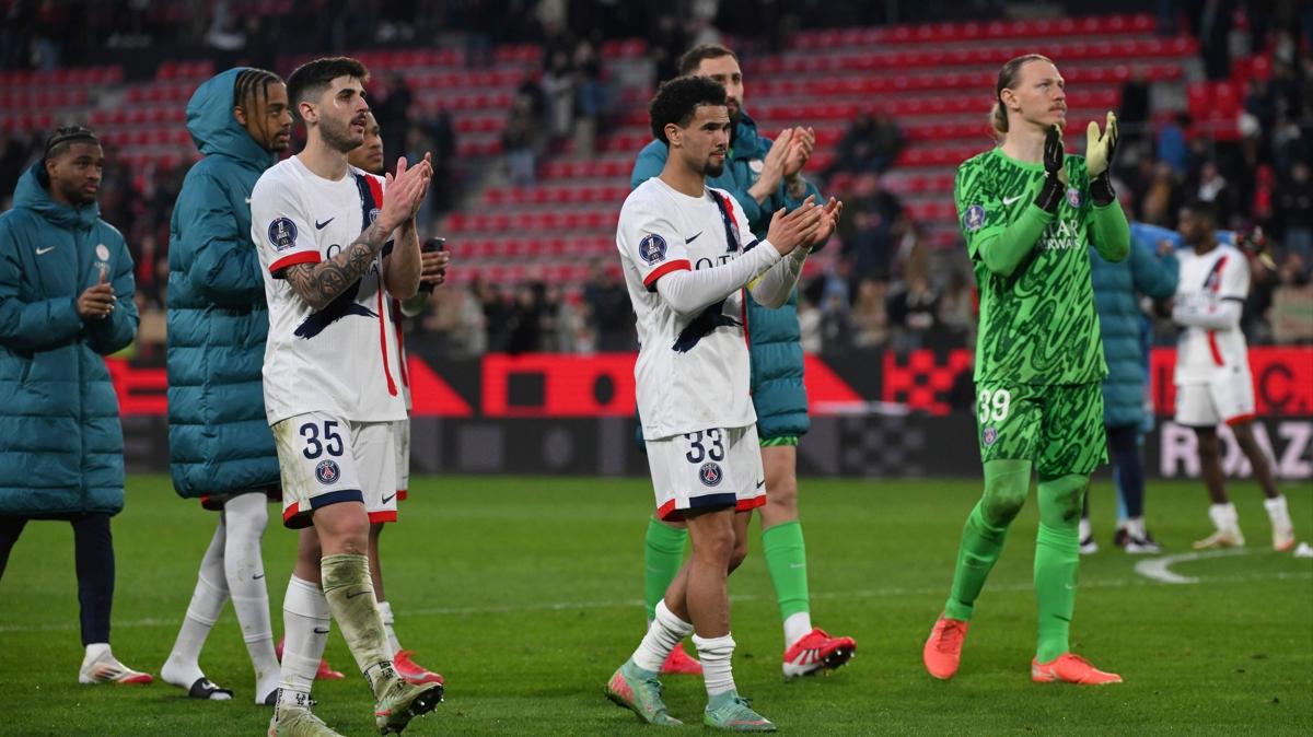 Lider Paris Saint-Germain, deplasmanda hata yapmad