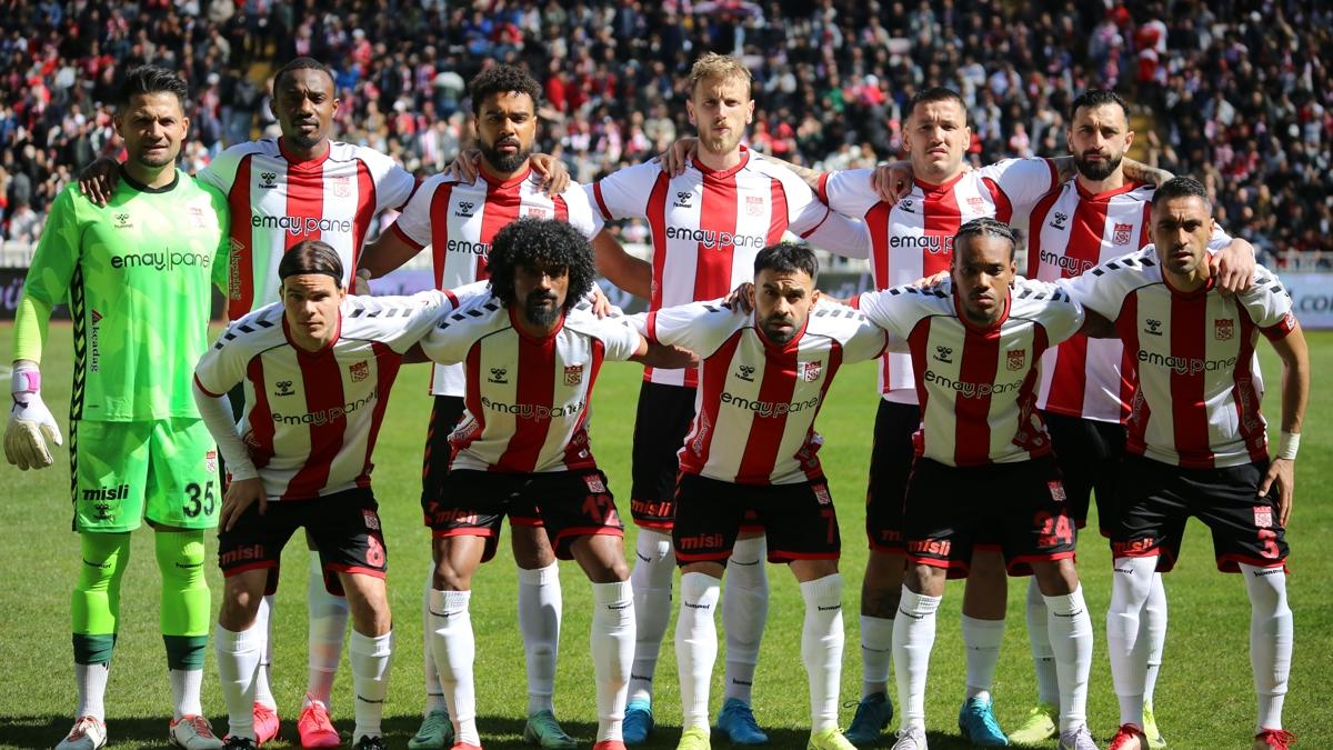 Sivasspor geriden gelerek kazand