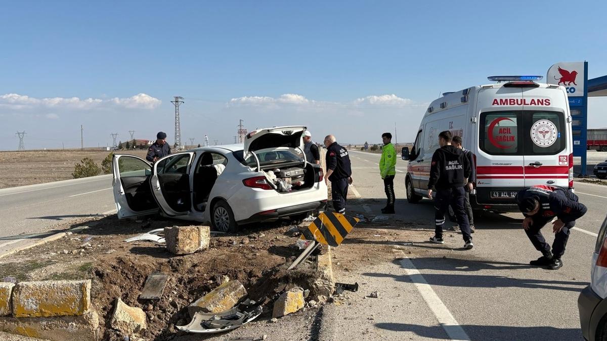 Afyonkarahisar'da otomobil refje arpt: 5 yaral