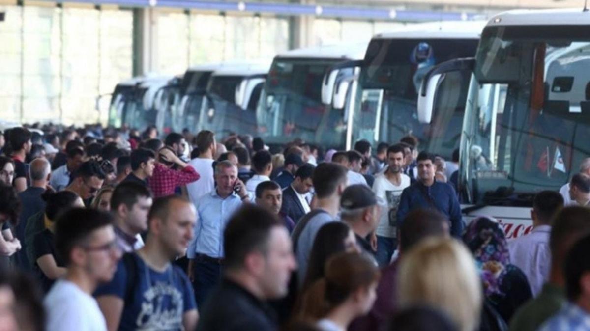 Bayram tatili iin younluk balamak zere; otobs biletleri iin uyar