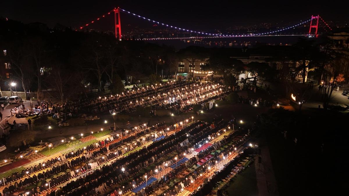 Boazii niversitesi'nde iftar ve teravih cokusu