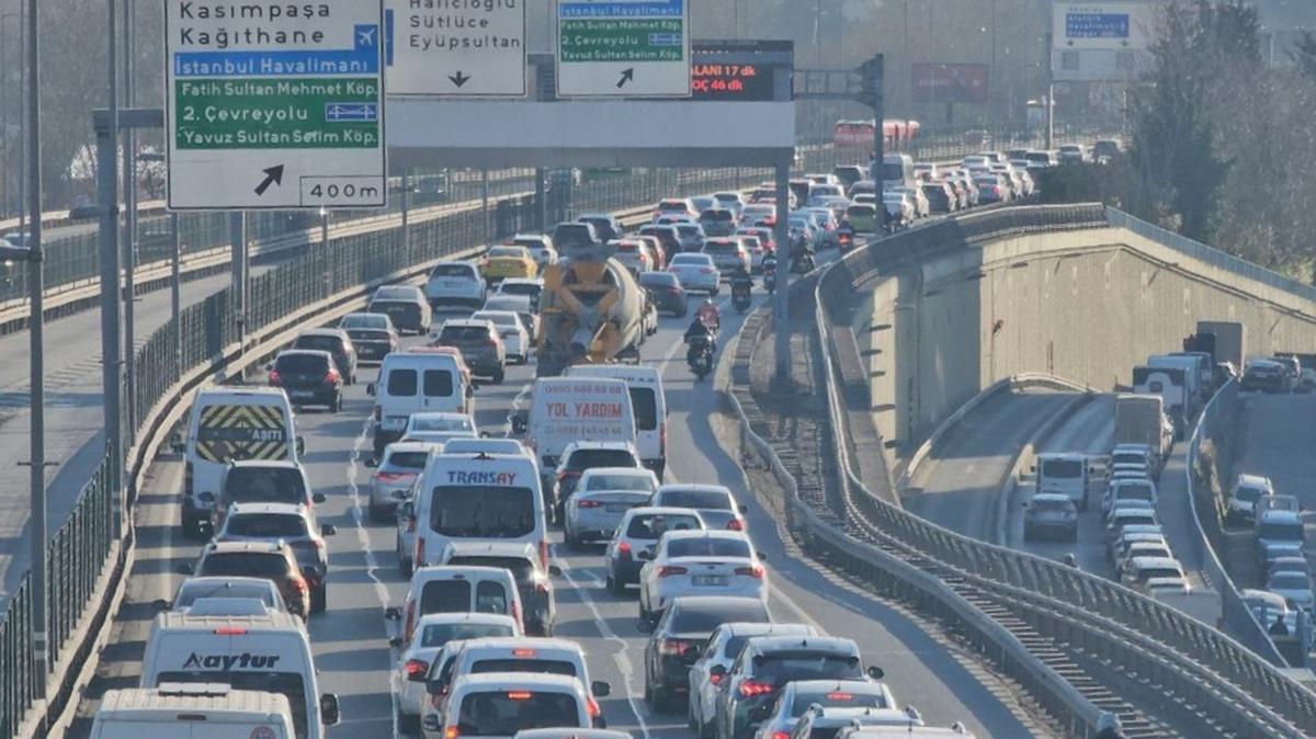 stanbul'da trafik sorunu! Younluk yzde 80'e ulat