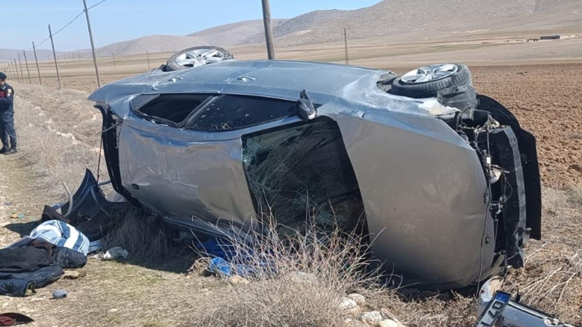 Karaman'da otomobil devrildi: l ve yaral var