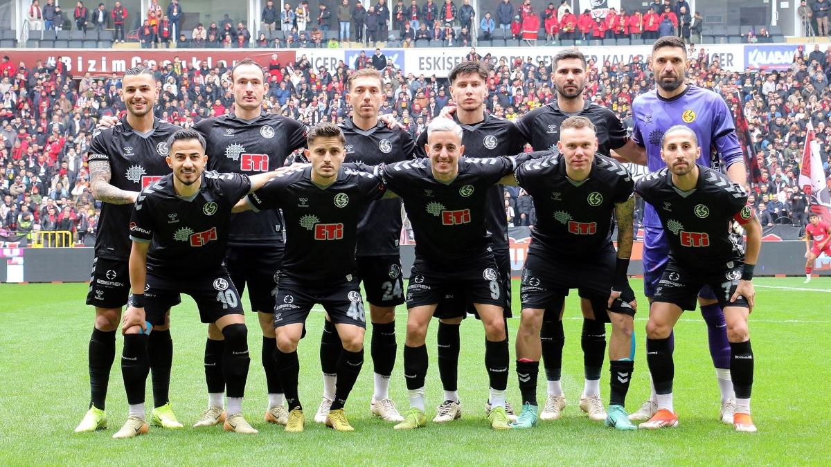 Eski%C5%9Fehirspor%E2%80%99dan+%C3%BCst+klasman+hakem+%C3%A7a%C4%9Fr%C4%B1s%C4%B1