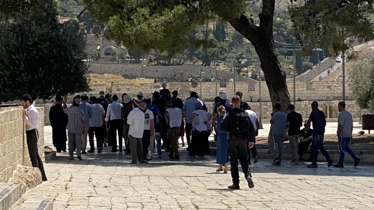 srailliler Yusuf Makam'na baskn dzenleyip dini ayin dzenlediler