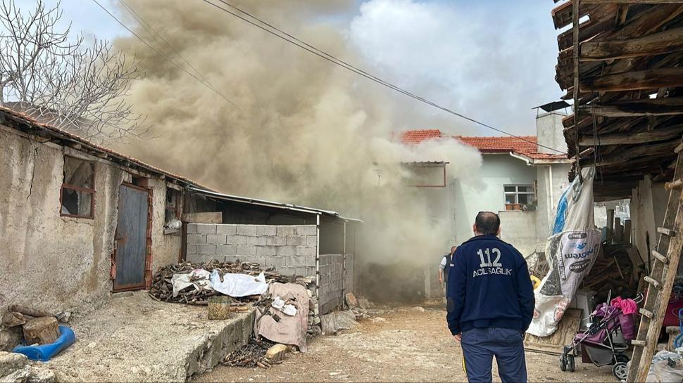 Uşak'ta müstakil evde çıkan yangın söndürüldü