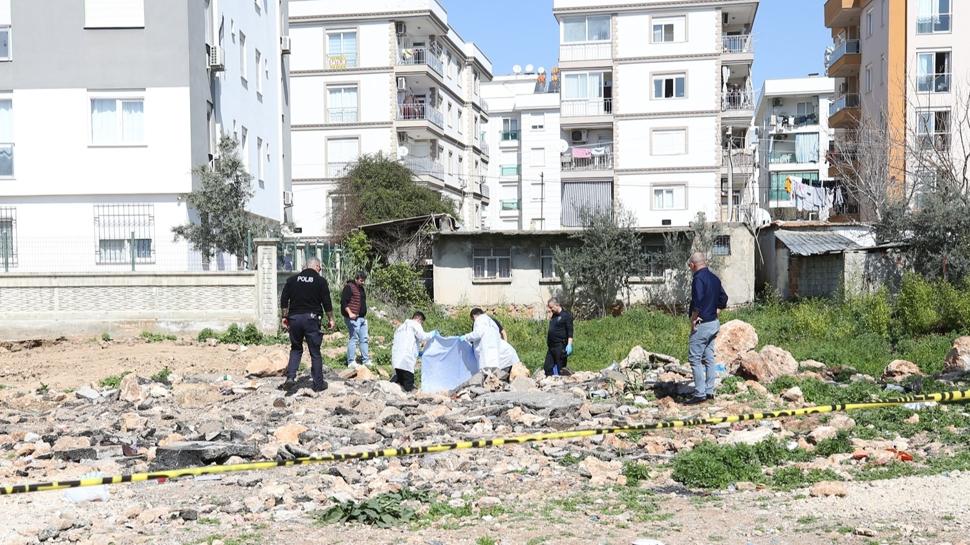 Antalya'da korkunç olay! Boş arazide kadın cesedi buldular