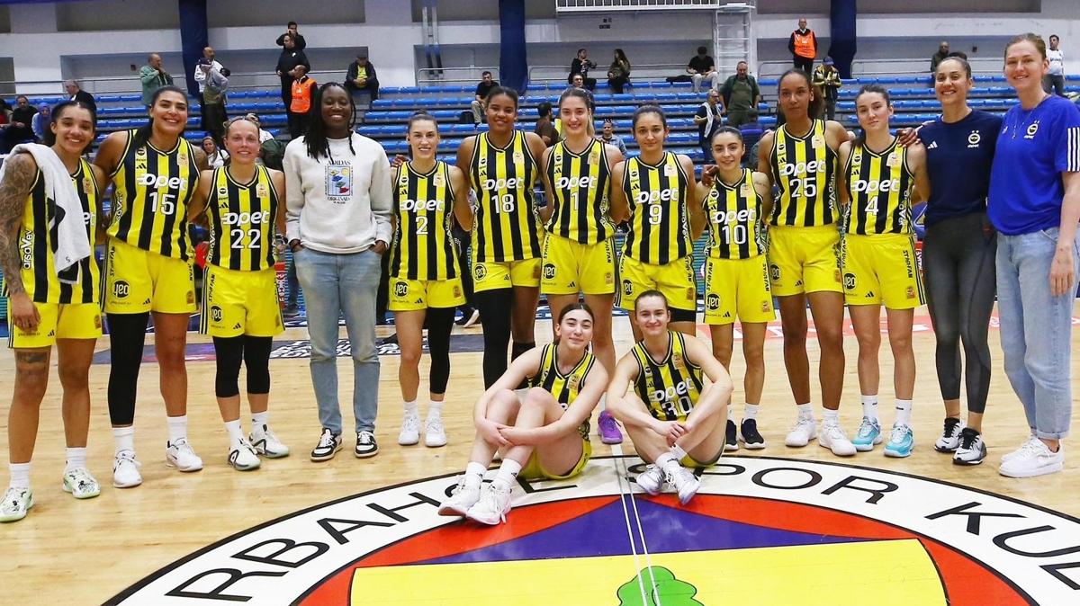 Fenerbahe Opet evinde farkl kazand