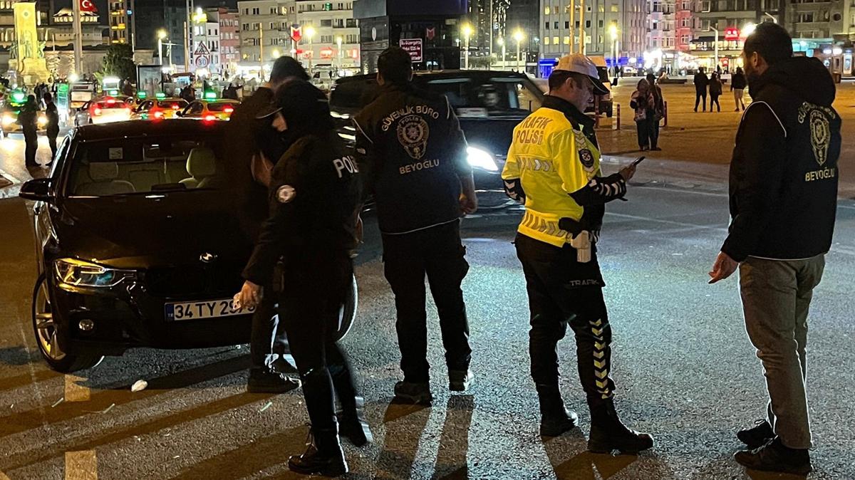 stanbul'un birok noktasnda asayi uygulamas! Aralar didik didik arand