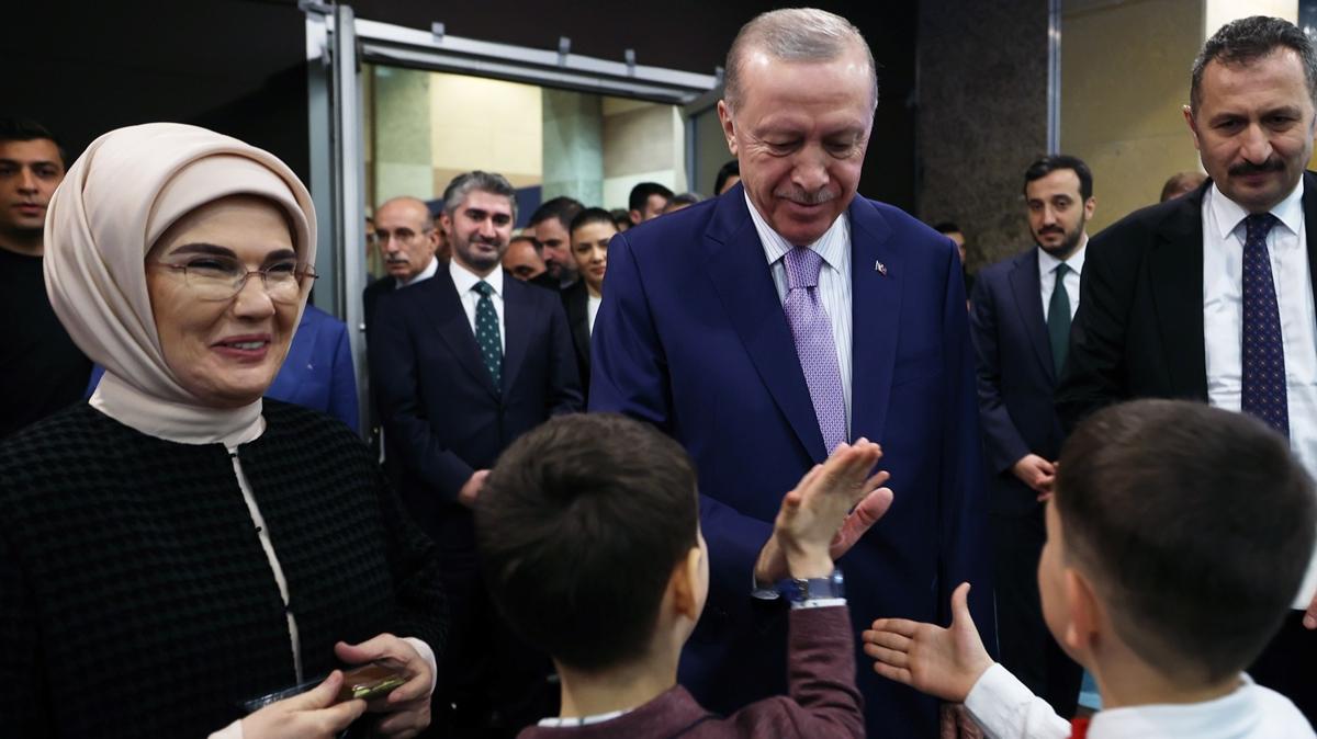 Emine Erdoan'dan, devlet himayesindeki ocuklarla iftar programna ilikin paylam