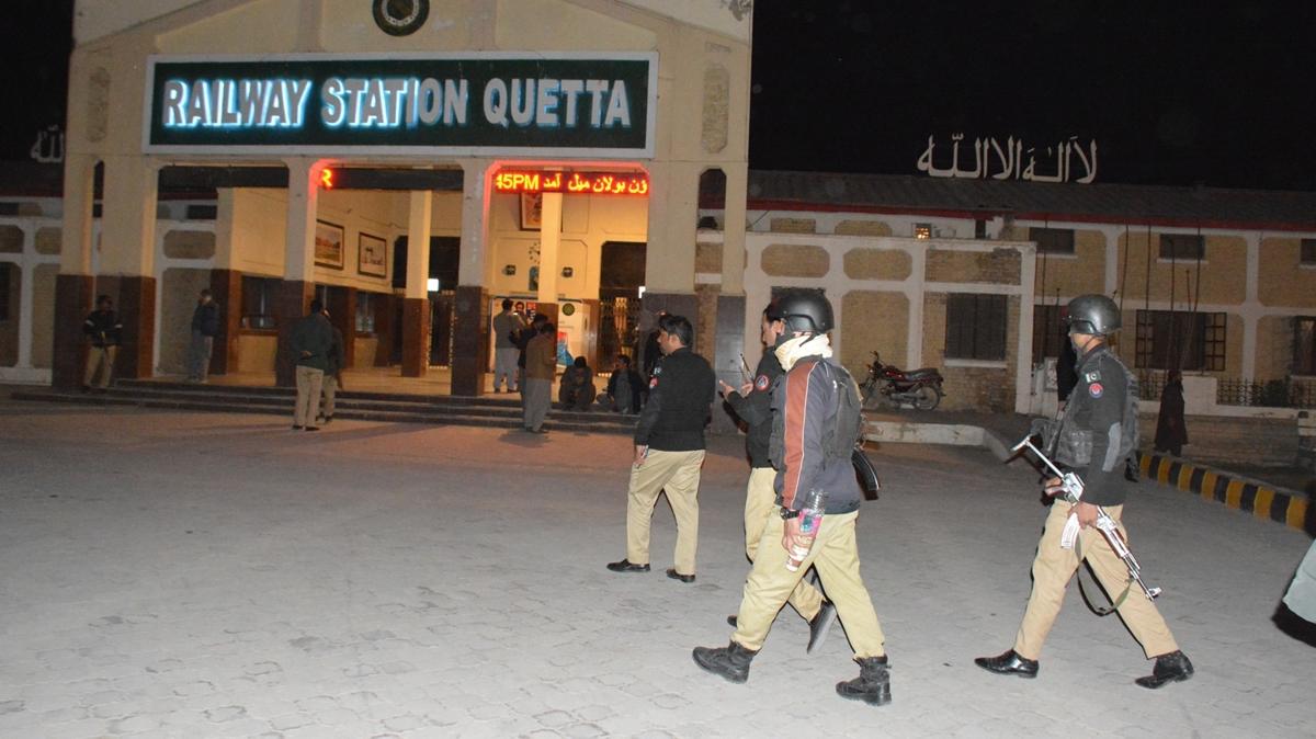 Pakistan'da yolcu trenine saldr: Can kayb 31'e ykseldi