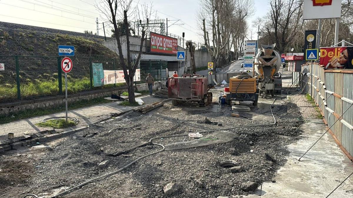Bakrky'de yol almas trafii kilitledi