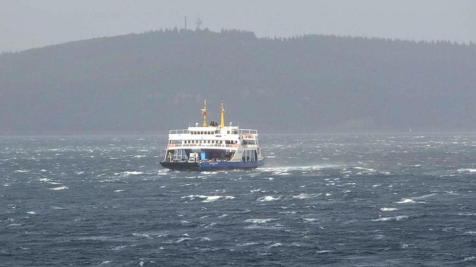 Bozcaada ve Gökçeada da feribot seferlerine olumsuz hava şartı engeli