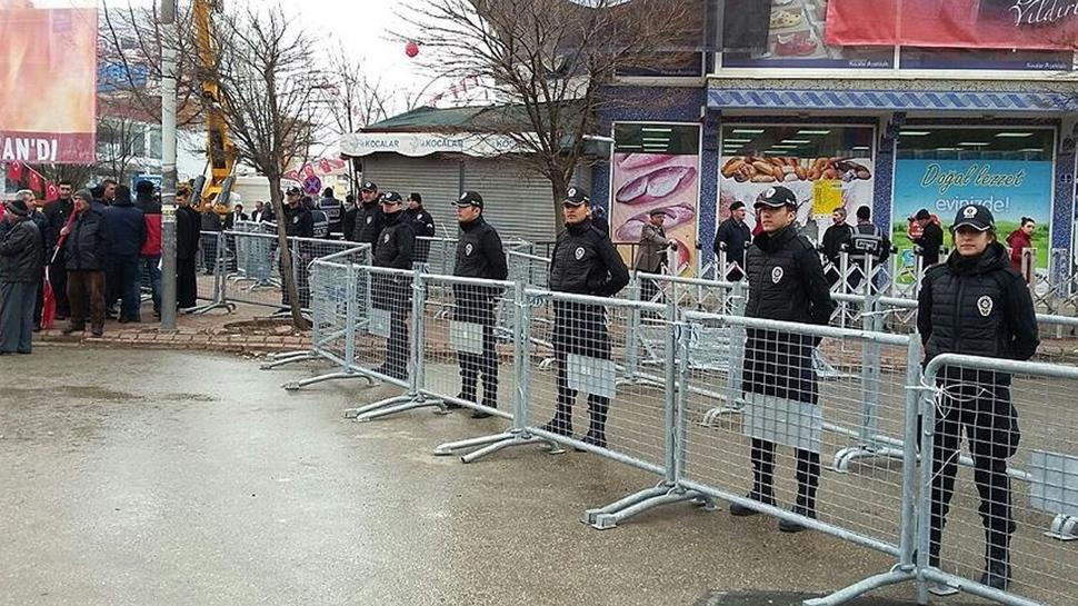 BB binas nnde provokasyon... 6 polis yaraland