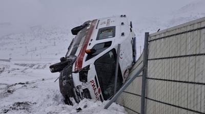 Kahramanmara'ta ambulans devrildi: 3 yaral
