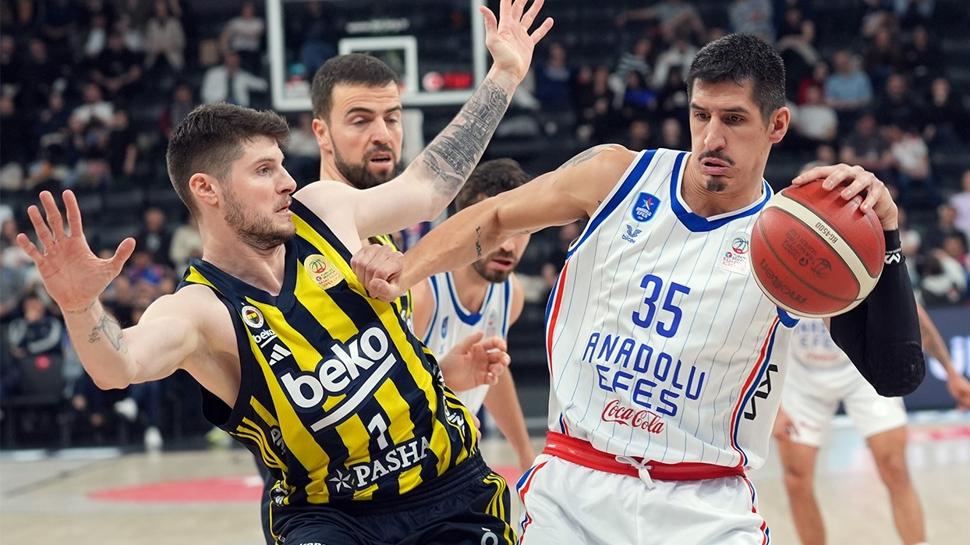 Derbide Fenerbahçe Beko, Anadolu Efes'i devirdi