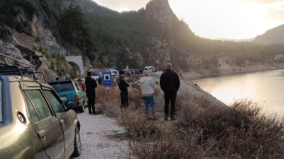 Karaman'da pikap baraj gölüne düştü: 1 can kaybı