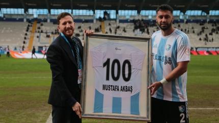 Erzurumspor FK'da Mustafa Akba� 100. ma��na ��kt�