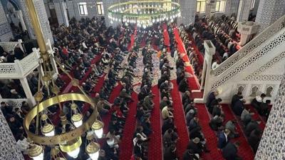 Trkiye'de ilk bayram namaz Idr'da klnd