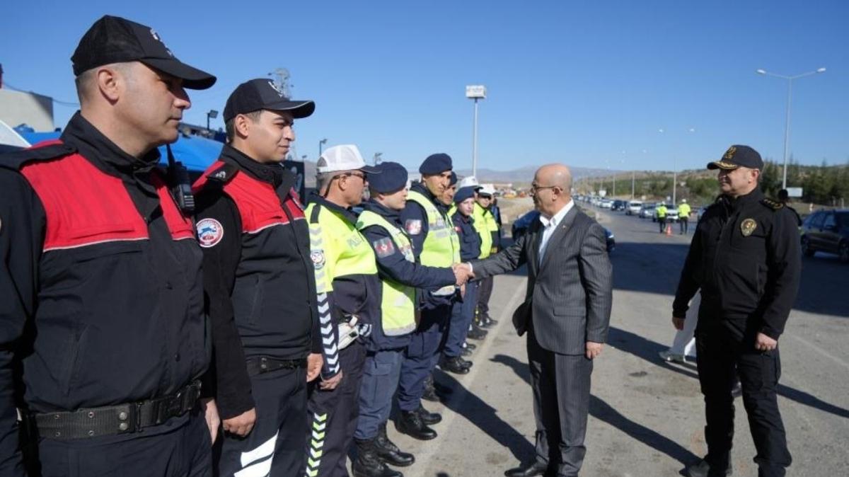 Tatilcilere Emniyet Genel Mdr'nden yol uyars: Emniyet kemeri, telefon, hz