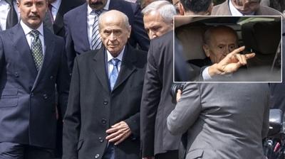 MHP lideri Baheli Trke'in mezarn ziyaret etti