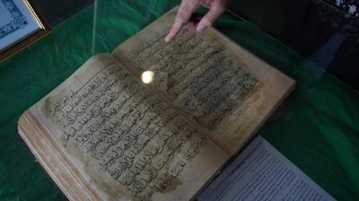 4 asr nce yazlan Kur'an- Kerim zenle korunuyor...
