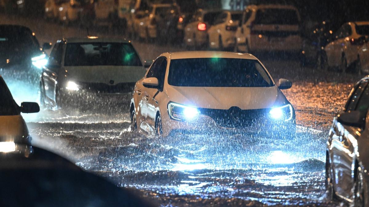 Ankara'da cadde ve sokaklar gle dnd