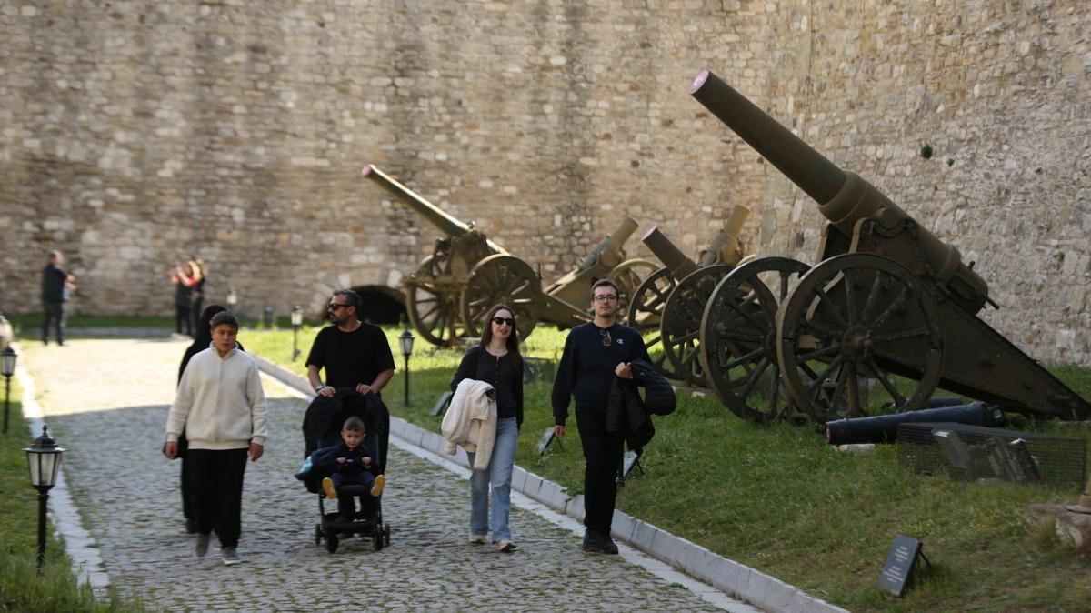 anakkale Deniz Mzesi, ziyaretilerini tarihi yolculua karyor