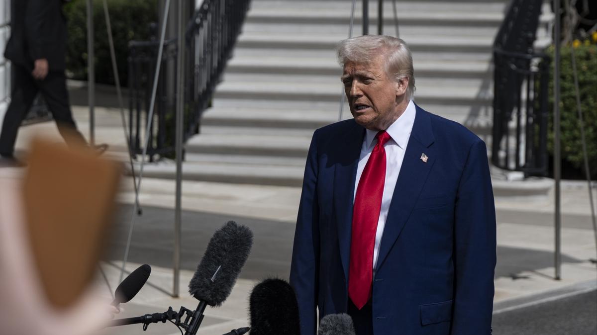 zerine kendi fotorafn koydu... Trump'n 5 milyon dolarlk kart grcye kt