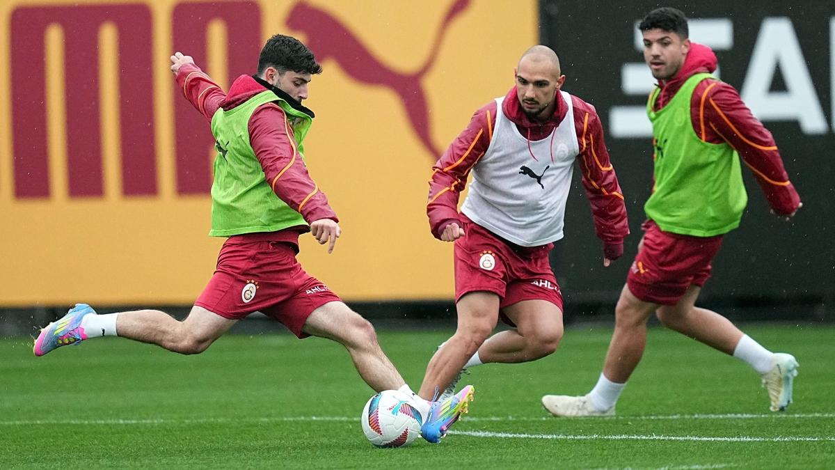Galatasaray'da Samsunspor ma mesaisi sryor