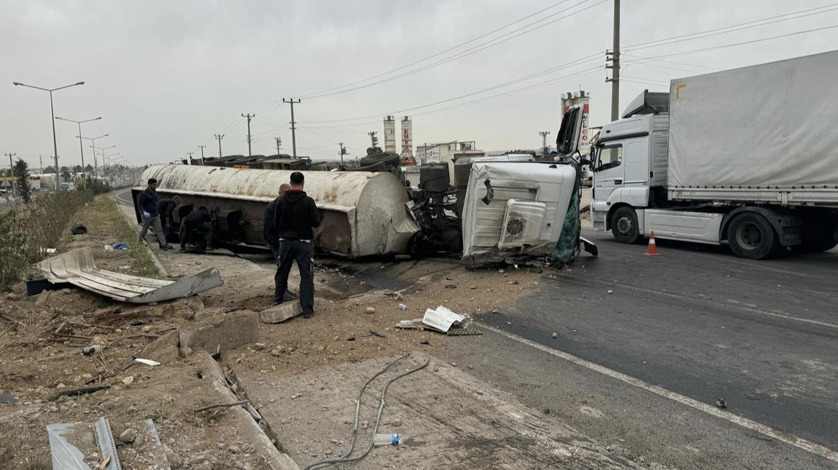 Akaryakt ykl tanker ile kamyonet arpt: 4 yaral