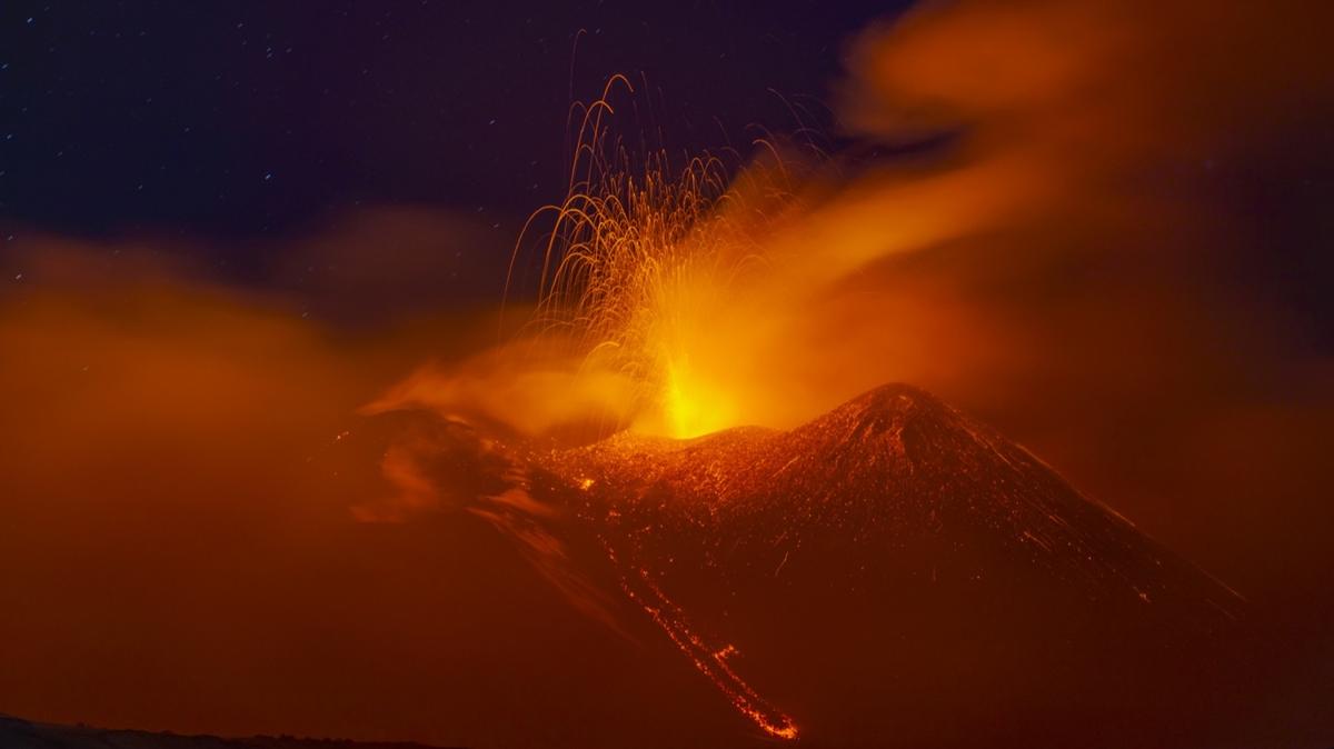 Etna Yanarda faaliyete geti