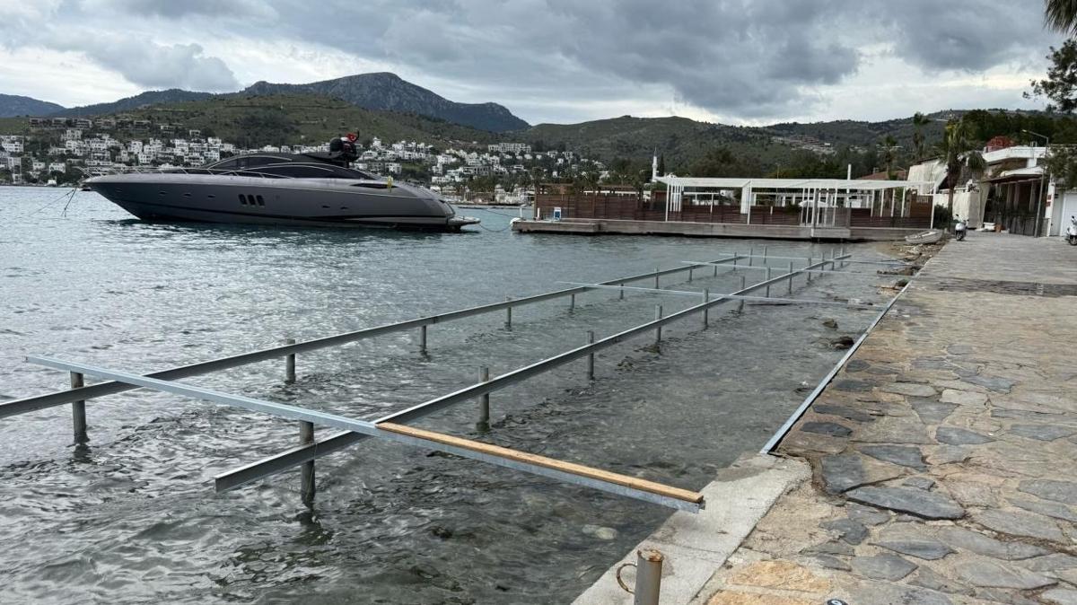 Bodrum'da deniz kysna izinsiz platform: 1 milyon lira ceza!