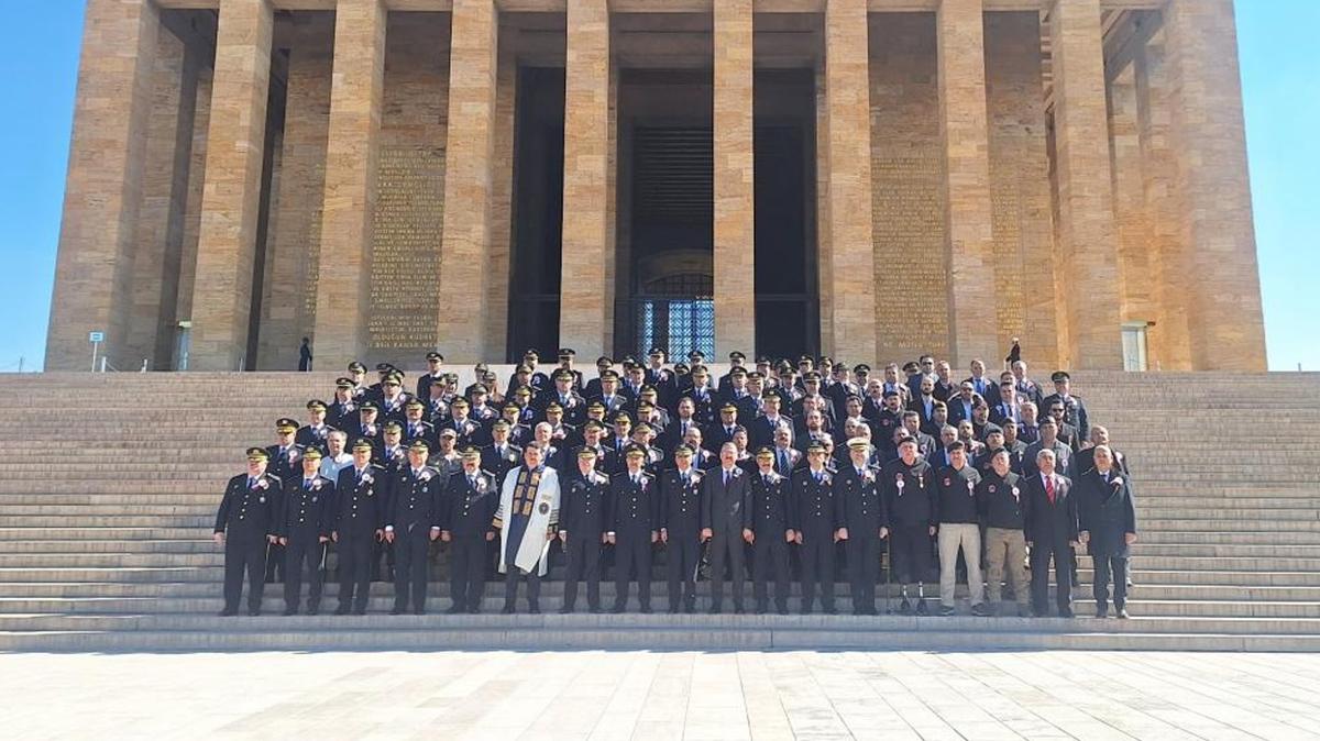 Emniyet tekilatndan Antkabir'e '180. yl' ziyareti
