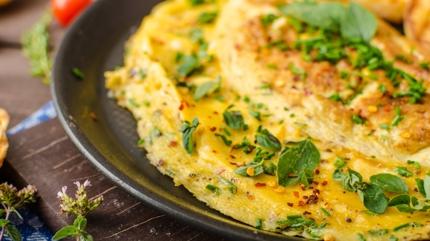 En basit omlet tarifi! 2 yumurtayla harika lezzet