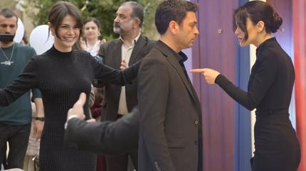 Uzak ehir'de Sinem nsal zel gnlerde neden hep siyah elbise giyiniyor?