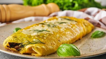 Tadn damakta brakan kahvaltlk lezzet! Lokum gibi azda dalan peynirli omlet tarifi
