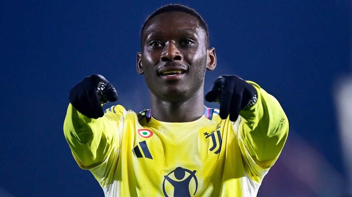 Galatasaray arad golcy buldu! Kolo Muani'yi duyurdular