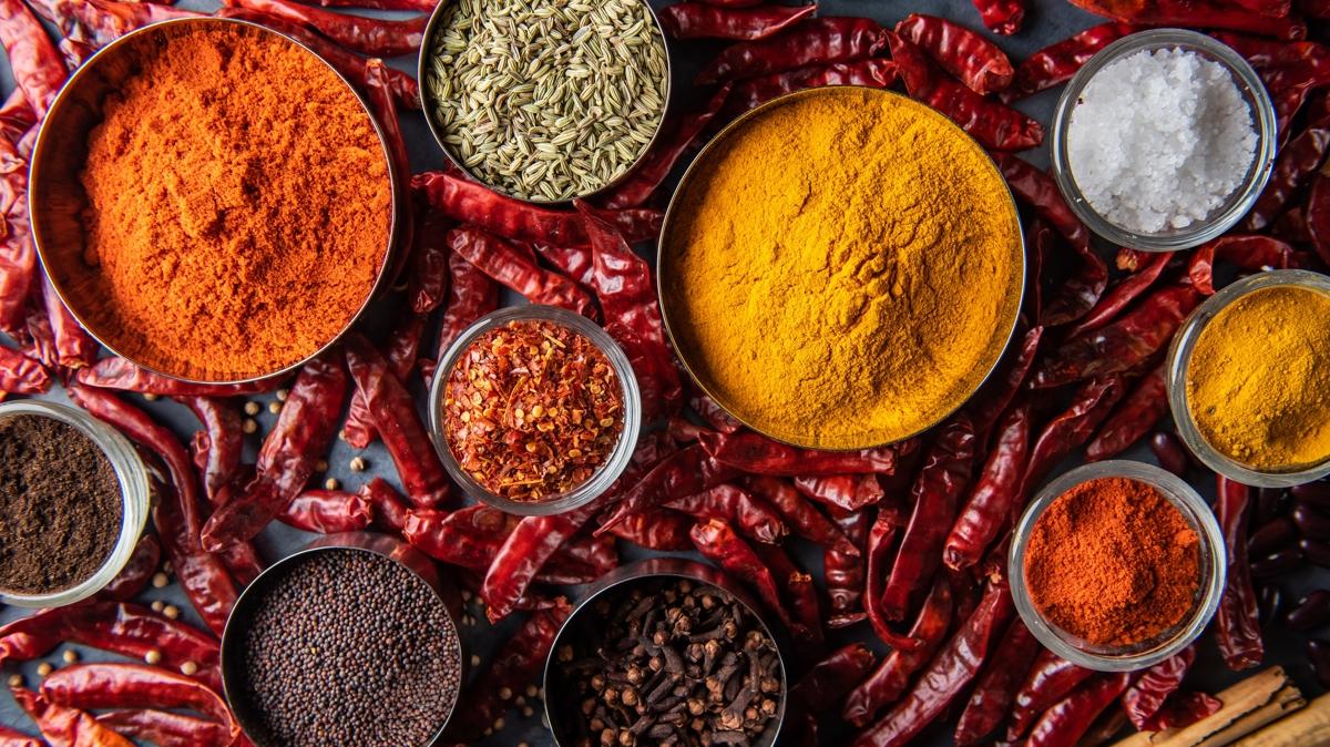 Dikkat! Yemekte 2 baharat yan yana gelirse mide kanamas olabilir