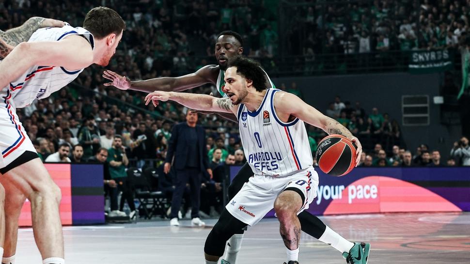 Anadolu Efes, Panathinaikos'a diş geçiremedi! Seride 1-0 geriye düştü