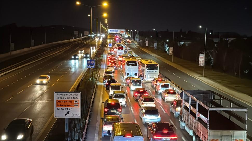 İstanbul'da yol çalışması trafiğe neden oldu