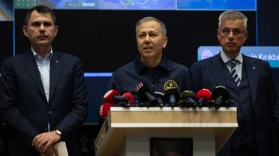 Bakanlardan deprem aklamas... 