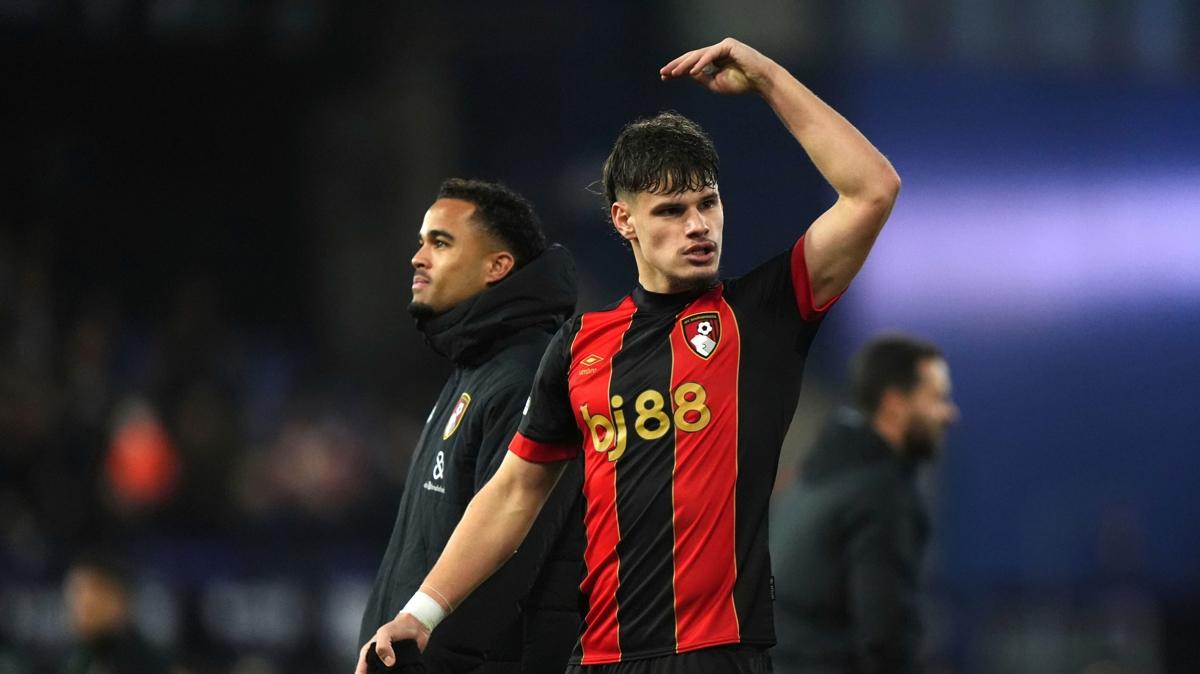Manchester City, Milos Kerkez'in transferi iin harekete geti