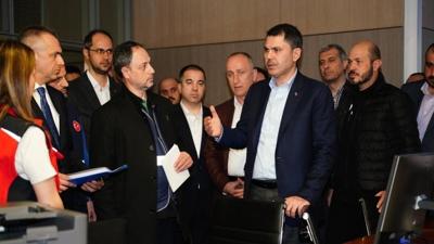 Bakan Kurum: Tm ekibimizle toplantmza devam ediyoruz